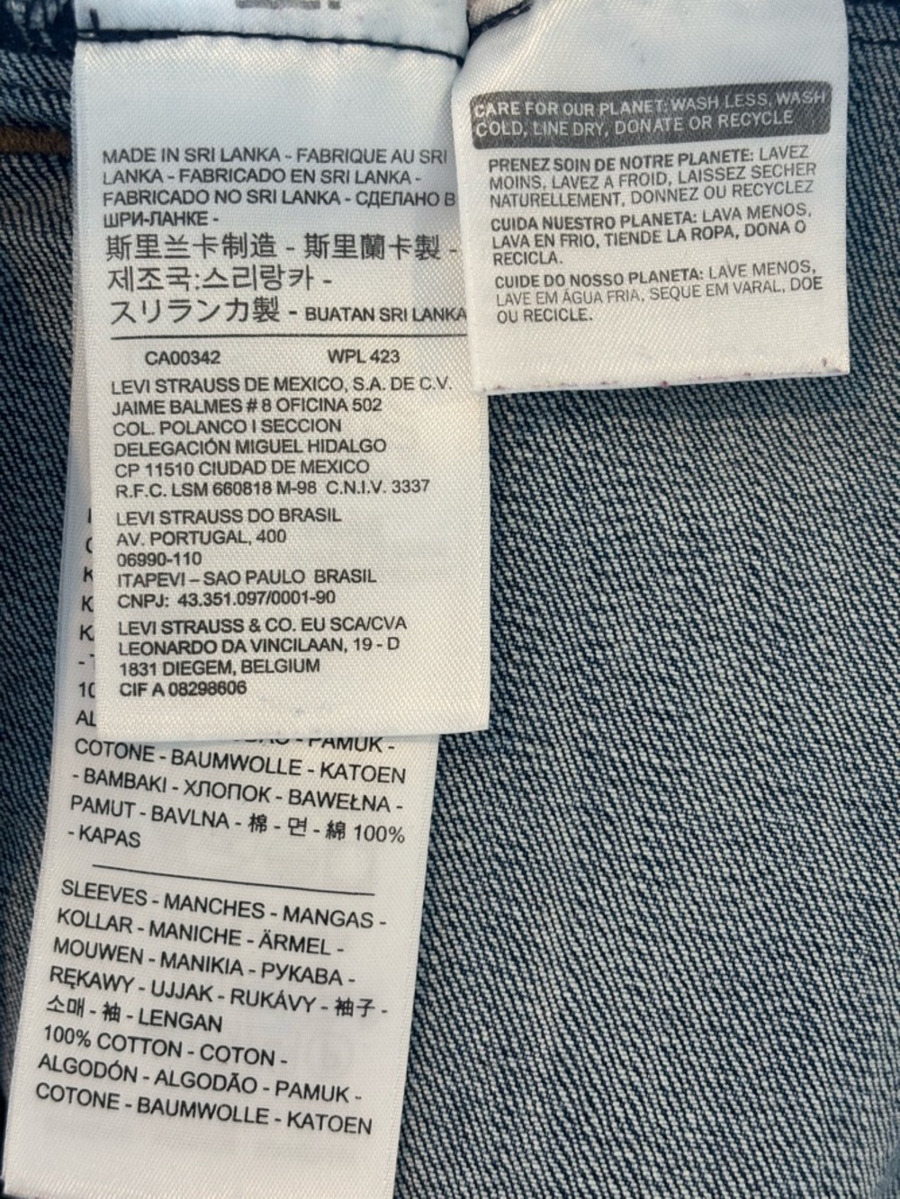 Levi's Blue Denim Jacket with Light Gray Hooded Sleeves - Picture 4 of 5